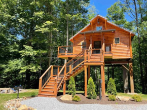 Cricket Hill Treehouse B by Amish Country Lodging